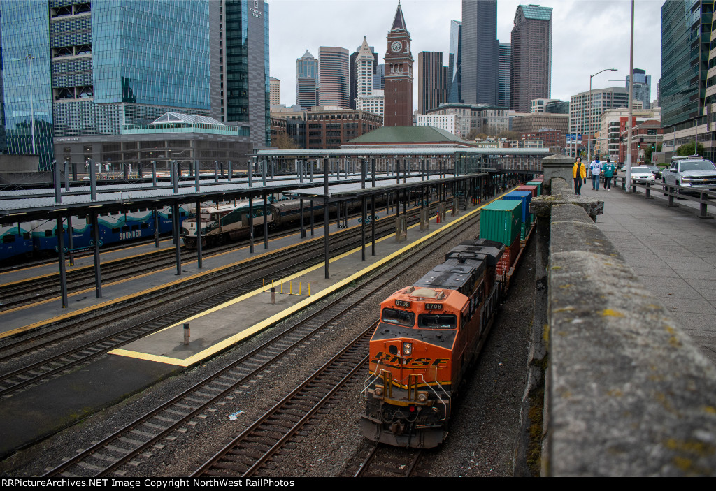 BNSF 6708